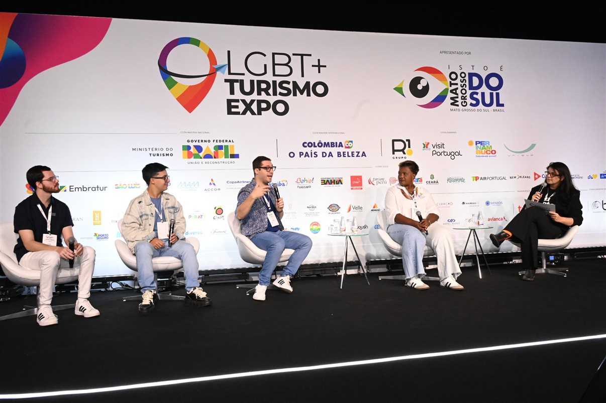 Danielly Aguiar, da Empetur, e Alex Bernardes, da LGBT+ Turismo Expo