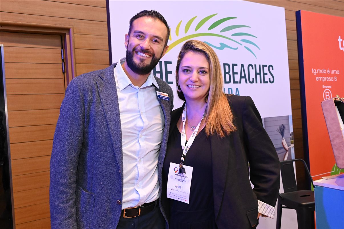 Danielly Aguiar, da Empetur, e Alex Bernardes, da LGBT+ Turismo Expo