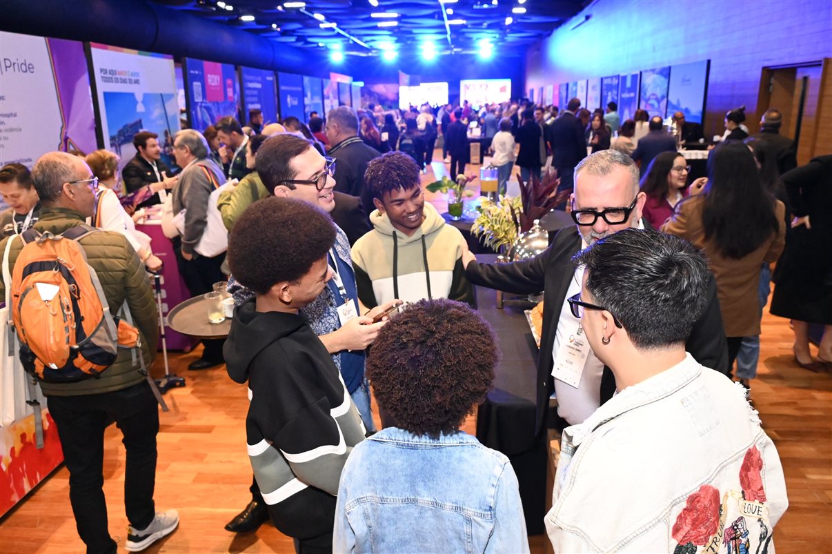 Muito networking e negócios nos corredores da LGBT+ Turismo Expo, que acontece em São Paulo, no Hotel Unique