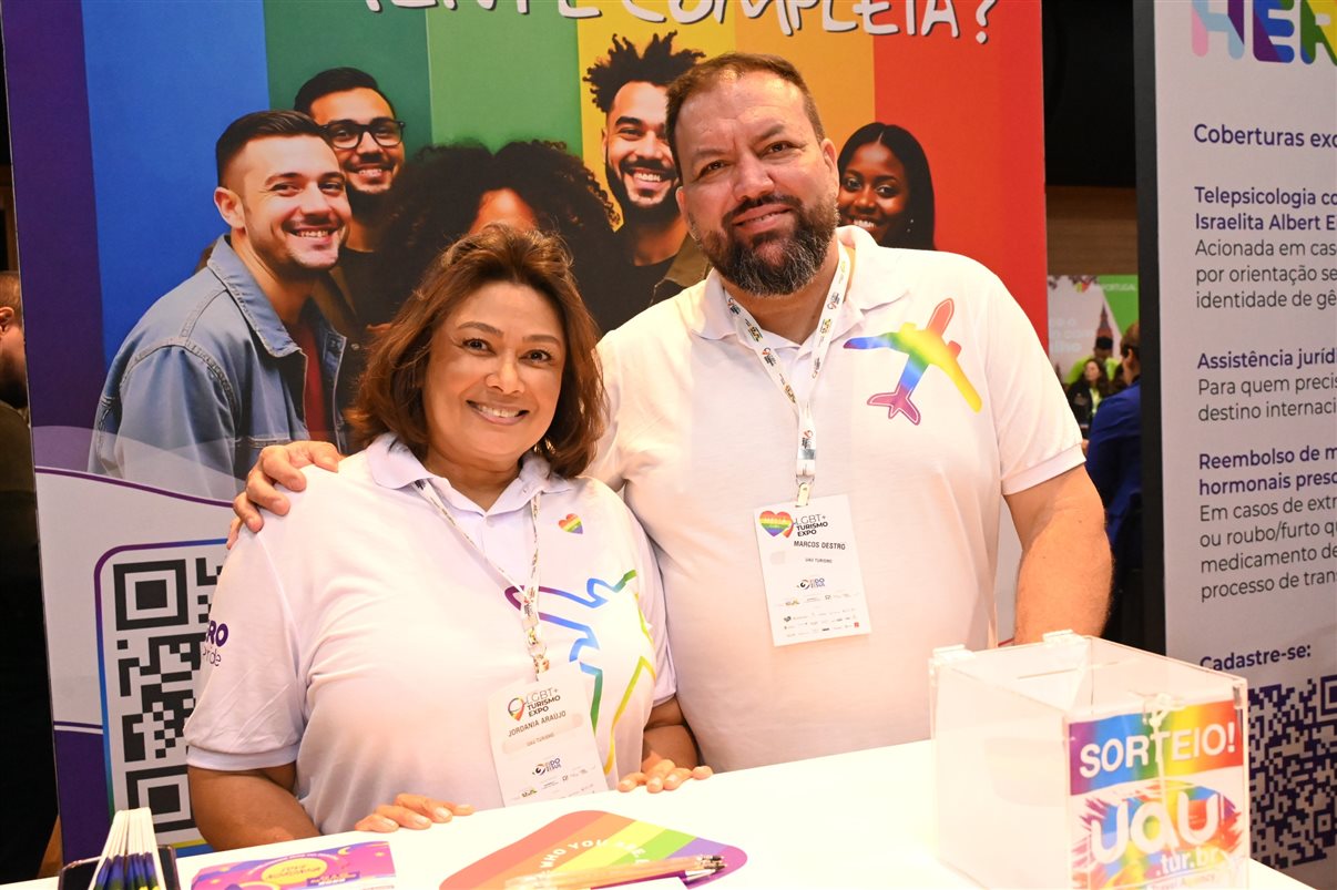 Danielly Aguiar, da Empetur, e Alex Bernardes, da LGBT+ Turismo Expo