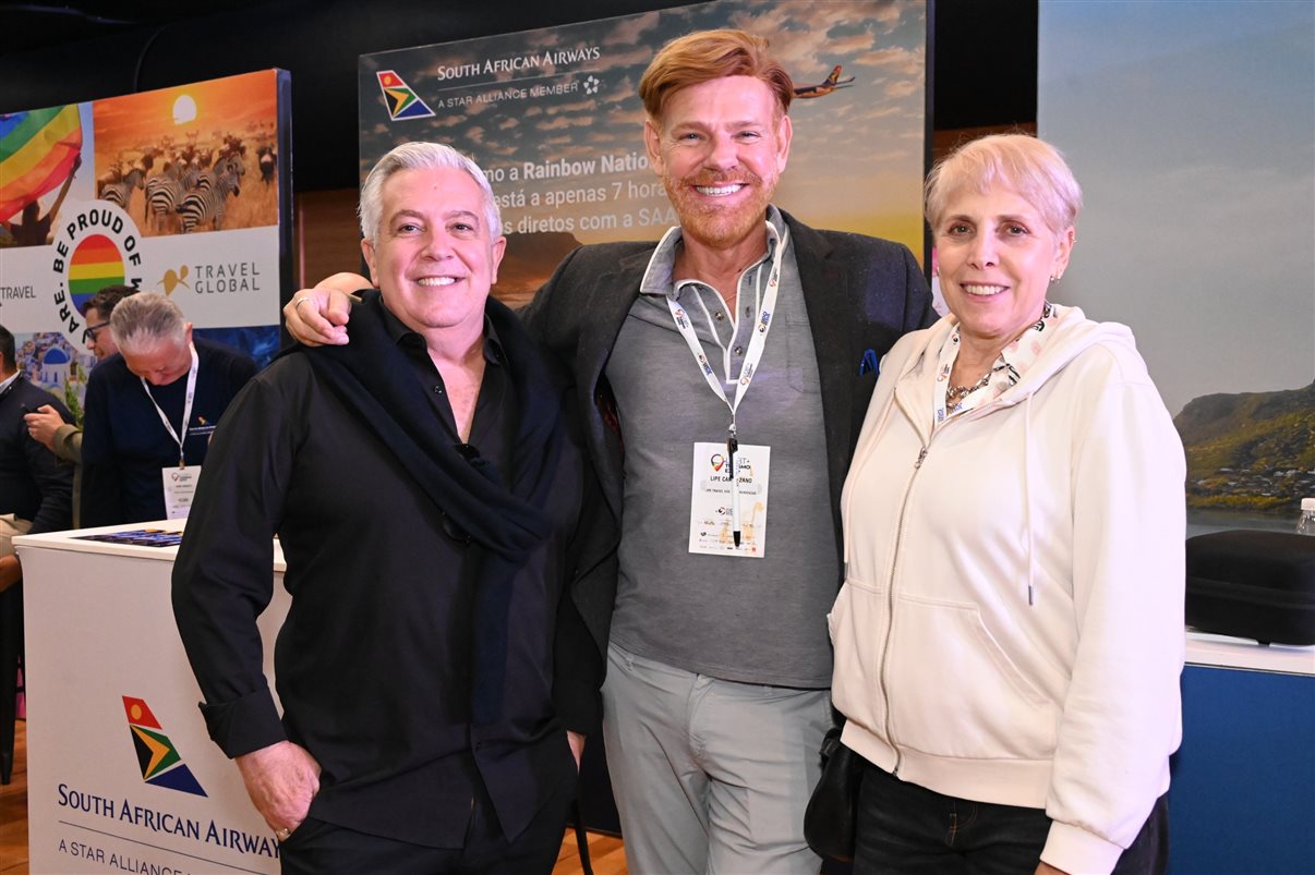 Dinah Policarpo, do Experience Kissimmee, Leonardo Fortes, da United Parks & Resorts, com Juliana Palomari e Flavia Perin, da Imaginadora
