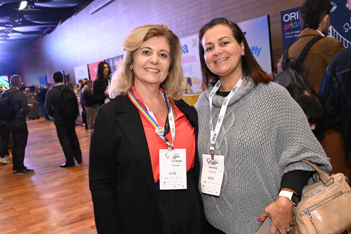 Dinah Policarpo, do Experience Kissimmee, Leonardo Fortes, da United Parks & Resorts, com Juliana Palomari e Flavia Perin, da Imaginadora