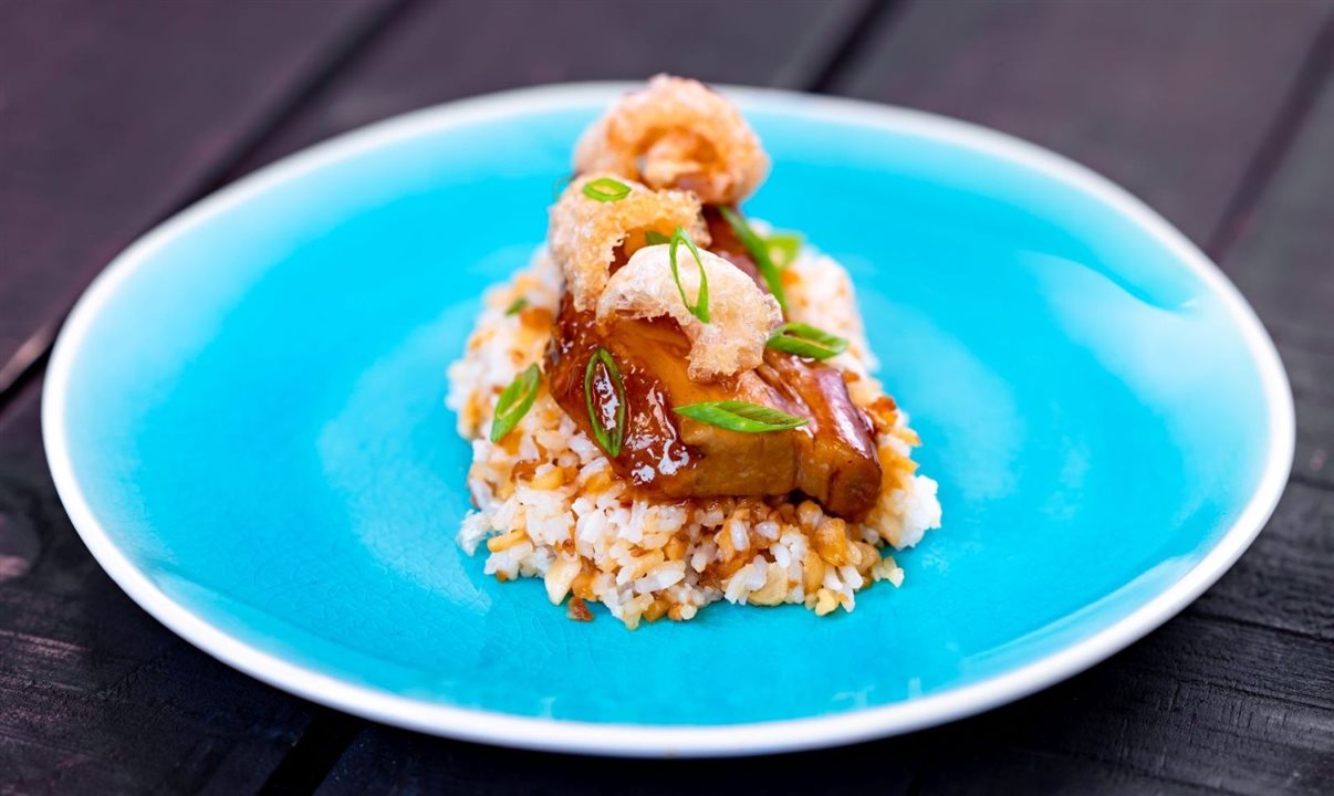 Durante o Disney Festival of Holidays, os Festive Food Marketplaces estarão espalhados por diferentes áreas do parque, oferecendo comidas e bebidas
