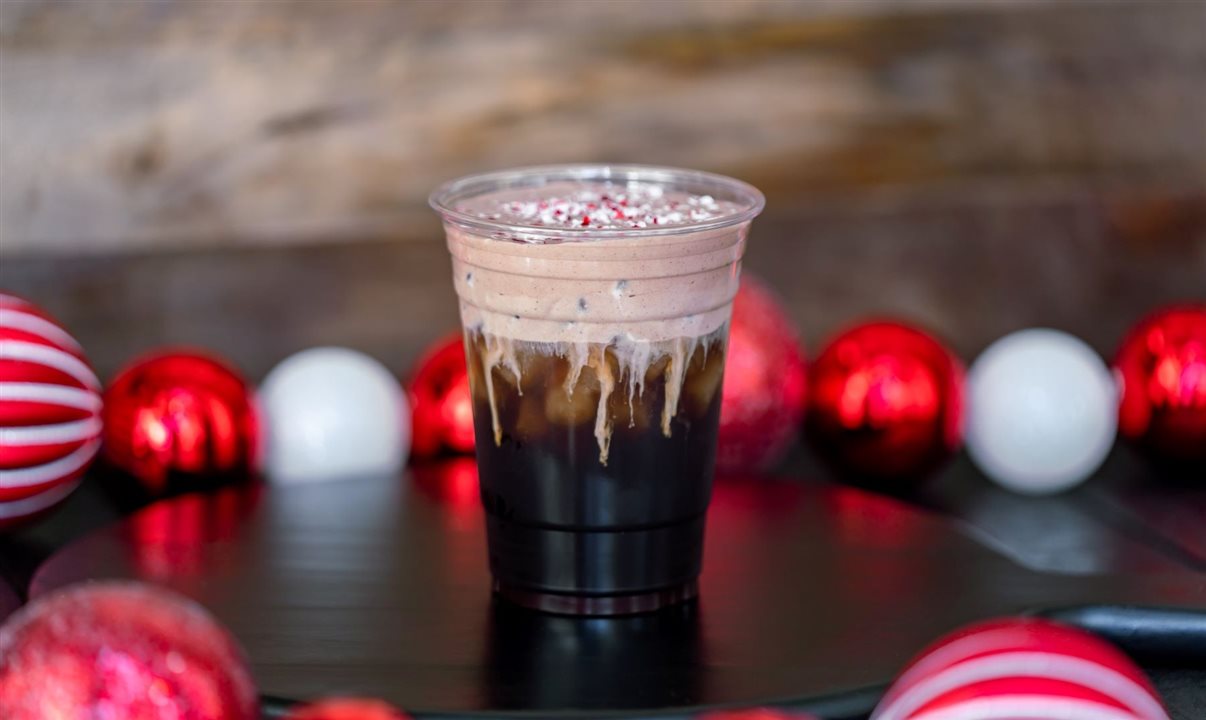 Descubra uma variedade de comidas e bebidas festivas, desde doces até bebidas de temporada
