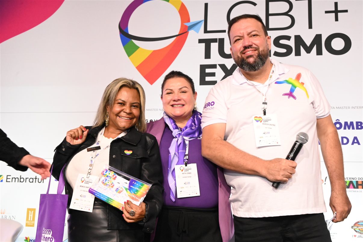 Dinah Policarpo, do Experience Kissimmee, Leonardo Fortes, da United Parks & Resorts, com Juliana Palomari e Flavia Perin, da Imaginadora
