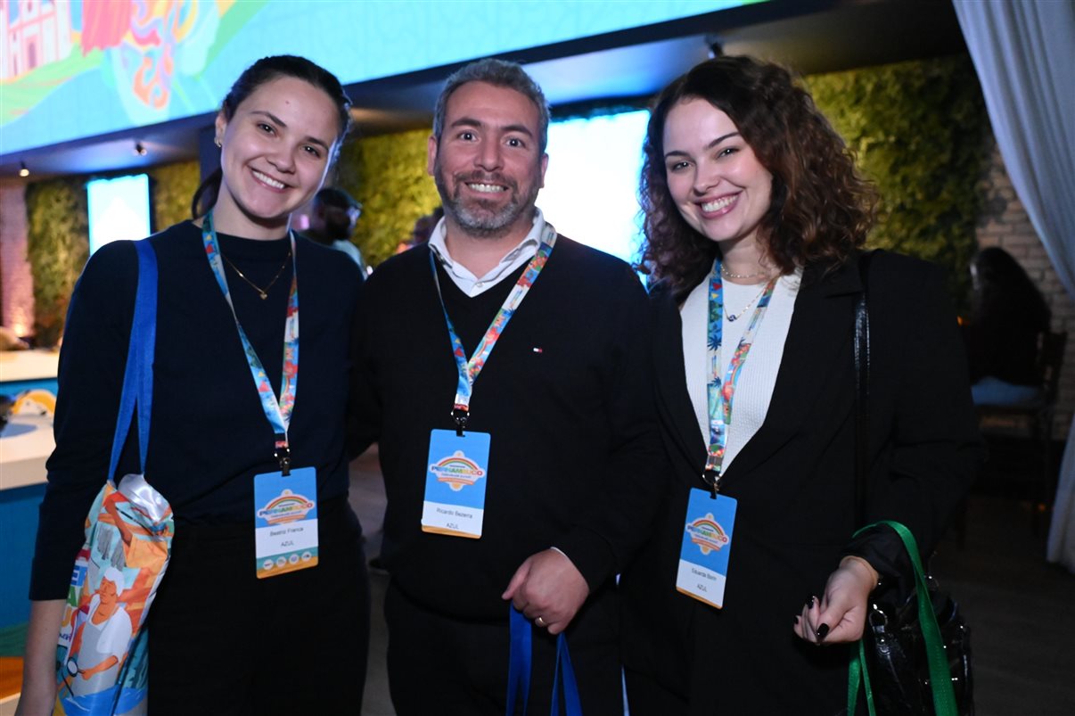 Kaio Maniçoba, secretário de Turismo de Pernambuco, Jason Ward, da Azul, e Eduardo Loyo e Diogo Beltrão, da Empetur