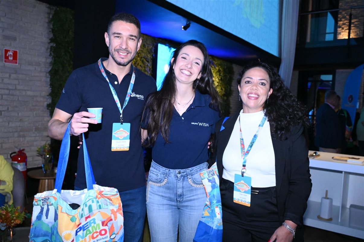 Kaio Maniçoba, secretário de Turismo de Pernambuco, Jason Ward, da Azul, e Eduardo Loyo e Diogo Beltrão, da Empetur