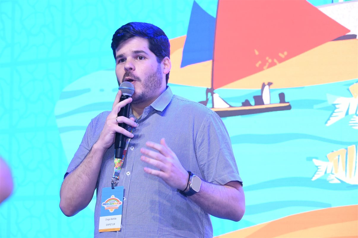 Kaio Maniçoba, secretário de Turismo de Pernambuco, Jason Ward, da Azul, e Eduardo Loyo e Diogo Beltrão, da Empetur