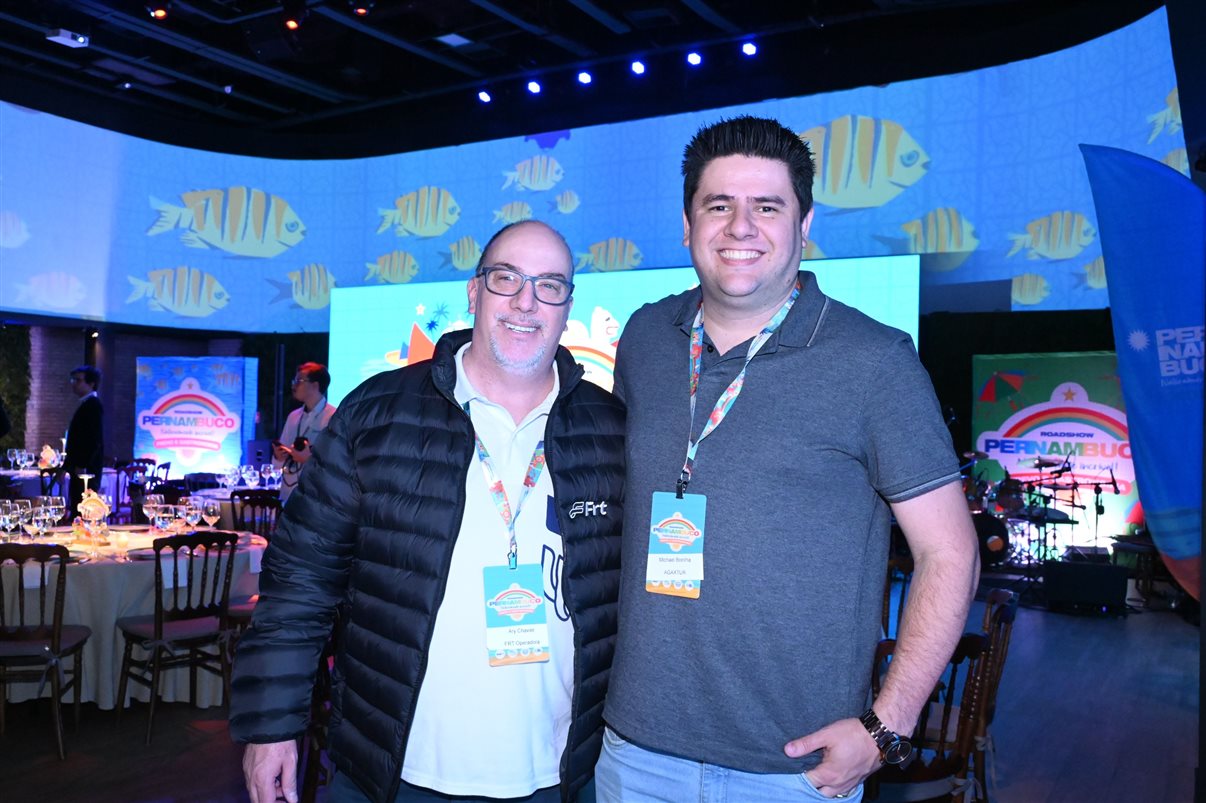 Kaio Maniçoba, secretário de Turismo de Pernambuco, Jason Ward, da Azul, e Eduardo Loyo e Diogo Beltrão, da Empetur