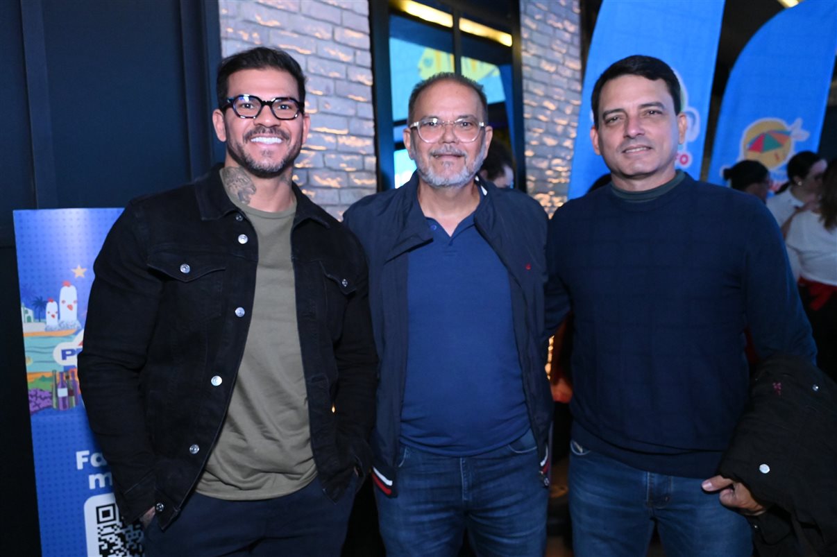 Kaio Maniçoba, secretário de Turismo de Pernambuco, Jason Ward, da Azul, e Eduardo Loyo e Diogo Beltrão, da Empetur