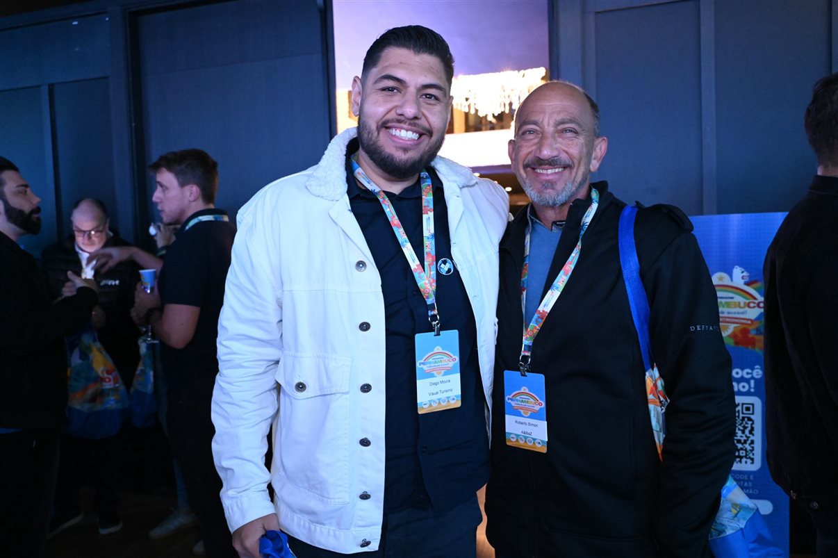 Kaio Maniçoba, secretário de Turismo de Pernambuco, Jason Ward, da Azul, e Eduardo Loyo e Diogo Beltrão, da Empetur