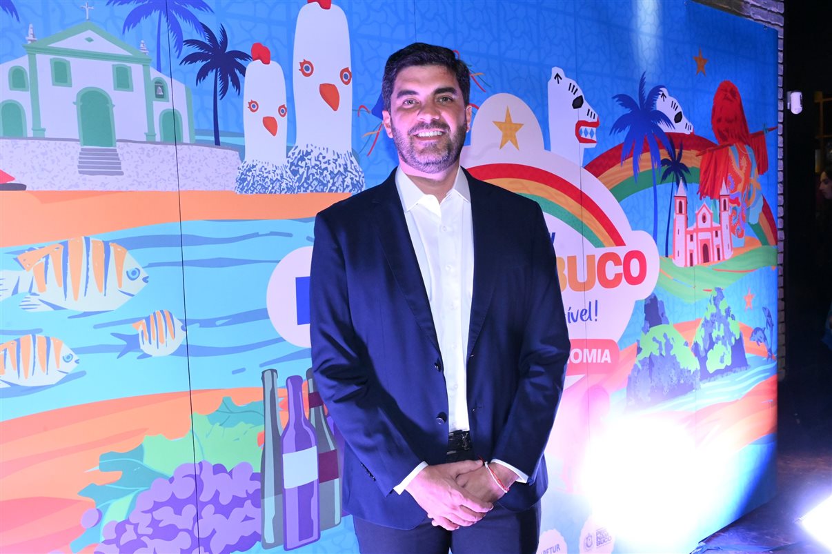 Kaio Maniçoba, secretário de Turismo de Pernambuco, Jason Ward, da Azul, e Eduardo Loyo e Diogo Beltrão, da Empetur