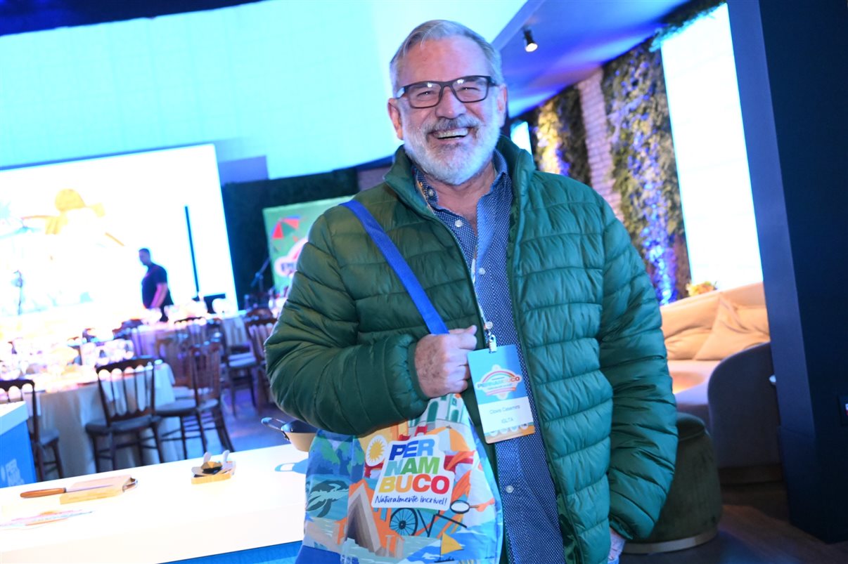 Kaio Maniçoba, secretário de Turismo de Pernambuco, Jason Ward, da Azul, e Eduardo Loyo e Diogo Beltrão, da Empetur
