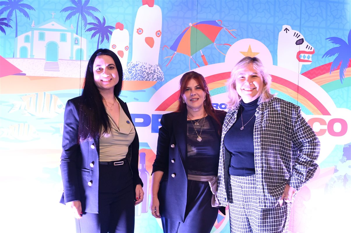 Kaio Maniçoba, secretário de Turismo de Pernambuco, Jason Ward, da Azul, e Eduardo Loyo e Diogo Beltrão, da Empetur