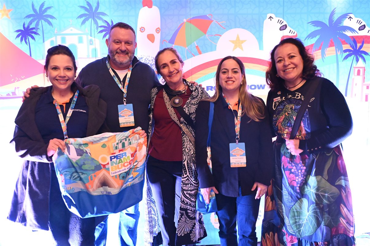 Kaio Maniçoba, secretário de Turismo de Pernambuco, Jason Ward, da Azul, e Eduardo Loyo e Diogo Beltrão, da Empetur