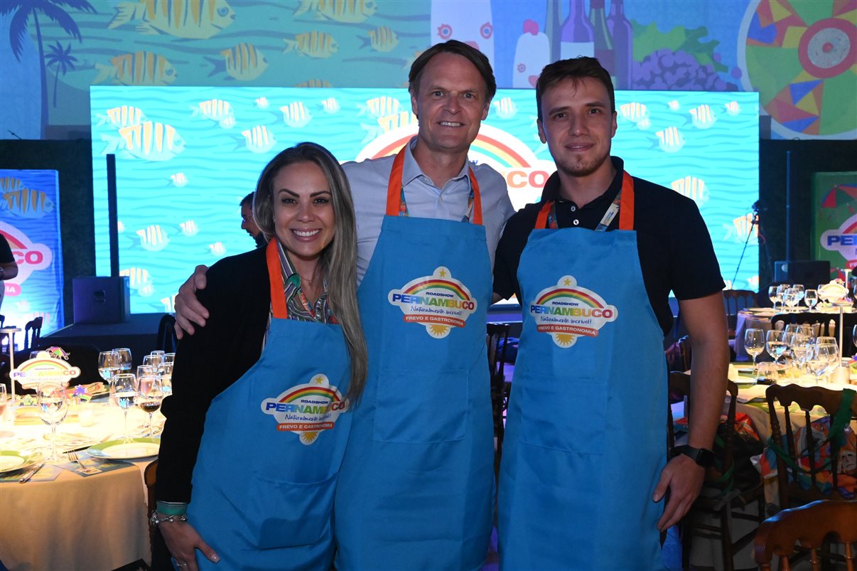 Kaio Maniçoba, secretário de Turismo de Pernambuco, Jason Ward, da Azul, e Eduardo Loyo e Diogo Beltrão, da Empetur