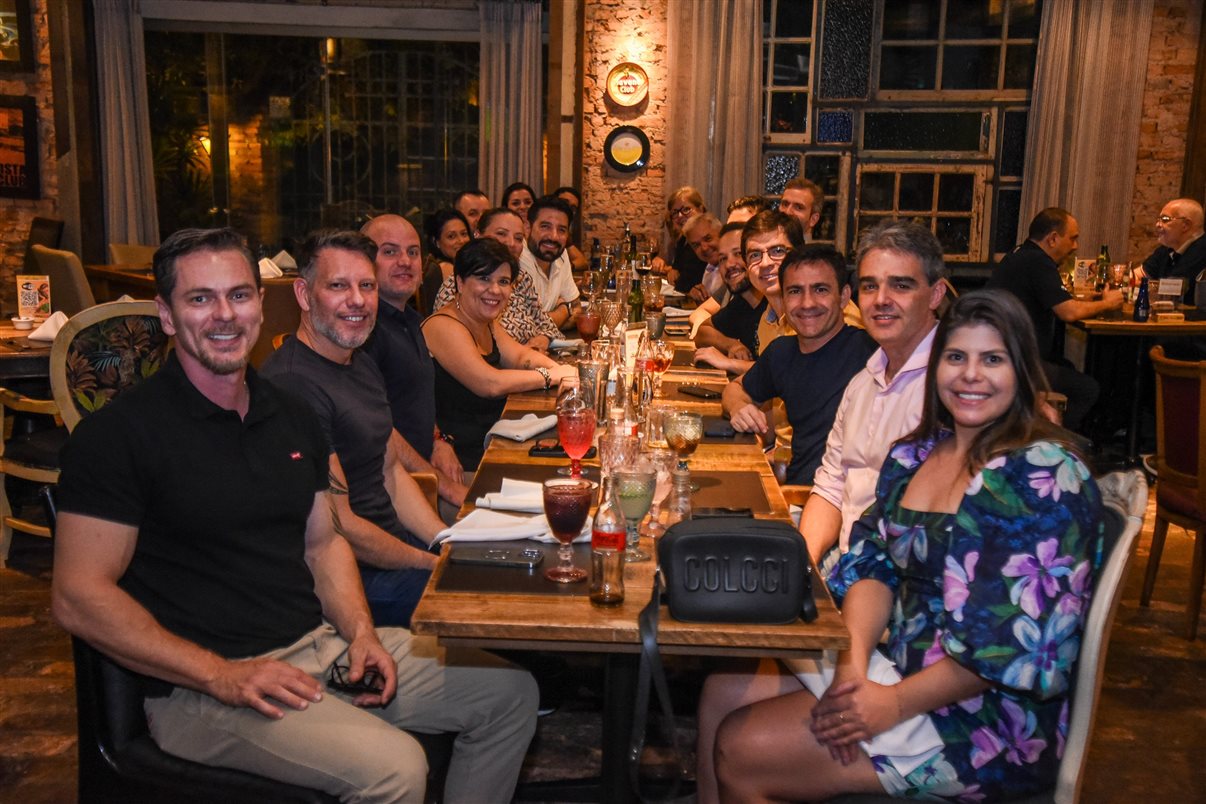 Patrocinadores e palestrantes do PANROTAS Next Cuiabá tiveram um jantar especial no Varadero Bar & Restrô na noite anterior ao evento
