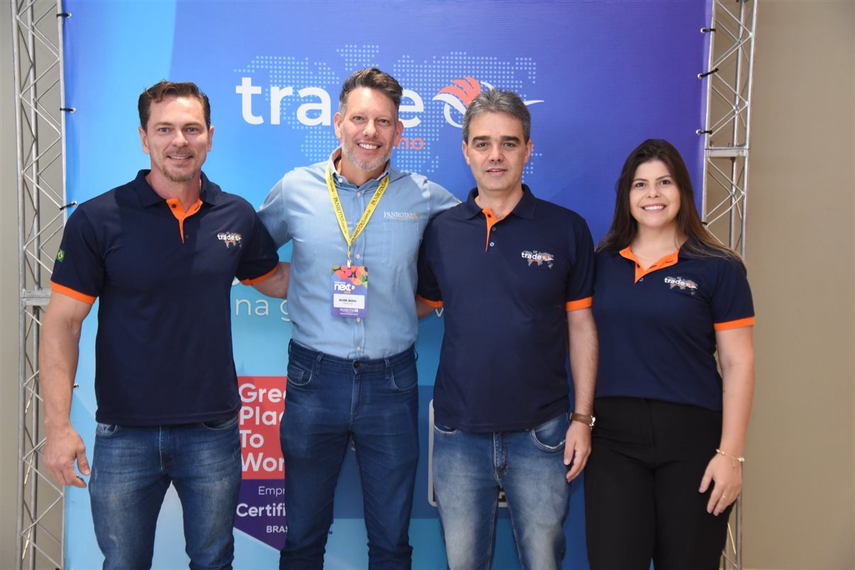 Carla Tardiane, do Sebrae-ES, e Paulo Maia, empresário que atua no ramo do Turismo no Espírito Santo