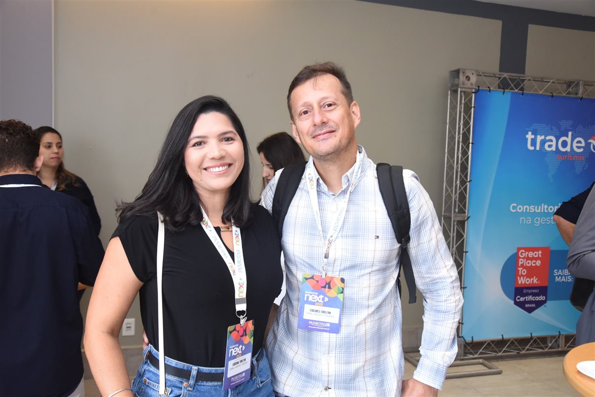Carla Tardiane, do Sebrae-ES, e Paulo Maia, empresário que atua no ramo do Turismo no Espírito Santo