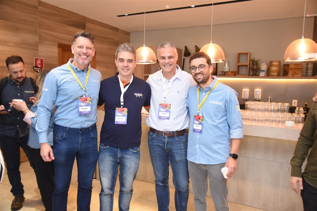 Carla Tardiane, do Sebrae-ES, e Paulo Maia, empresário que atua no ramo do Turismo no Espírito Santo