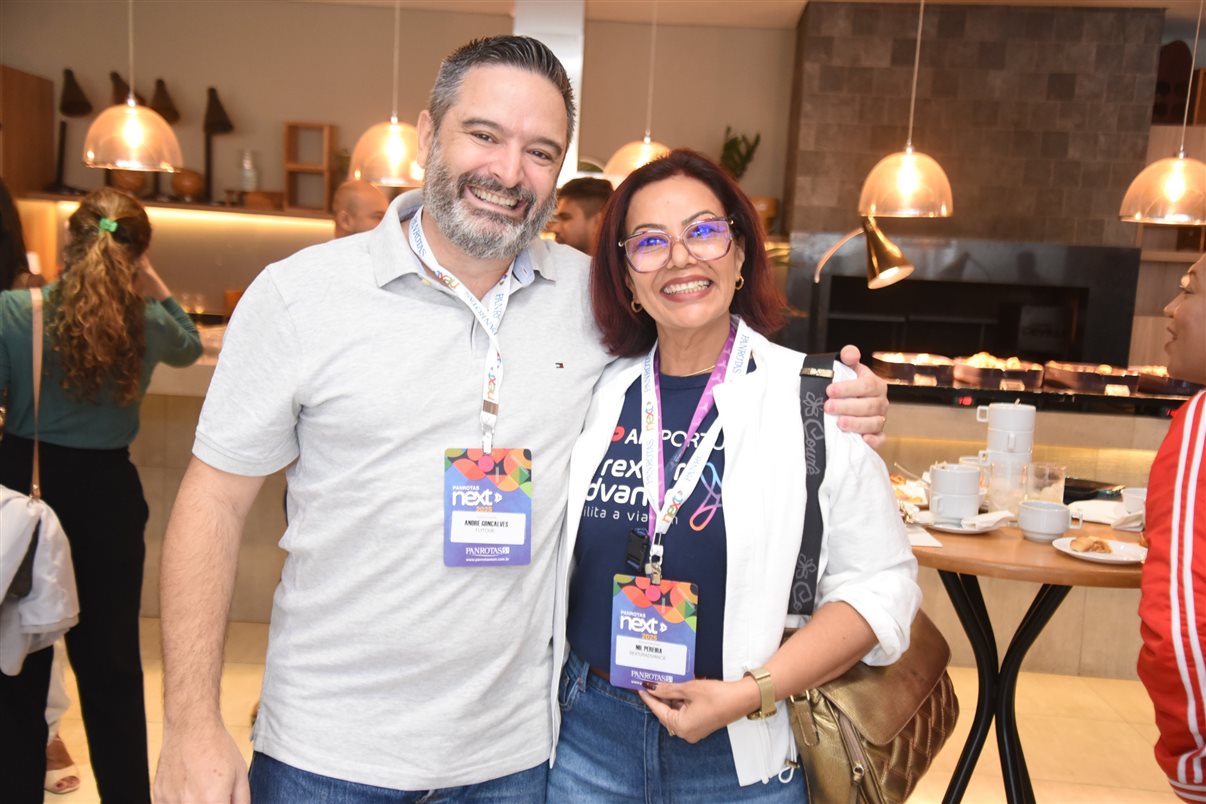 Carla Tardiane, do Sebrae-ES, e Paulo Maia, empresário que atua no ramo do Turismo no Espírito Santo