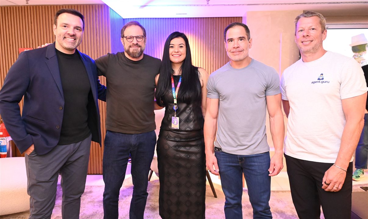 Fernando Lermi, Luti Guimarães, Cris Galvão (gestora do projeto do Fly Guru), Flavio Marques, da BeFly, e Alan Simon, da Agent Guru