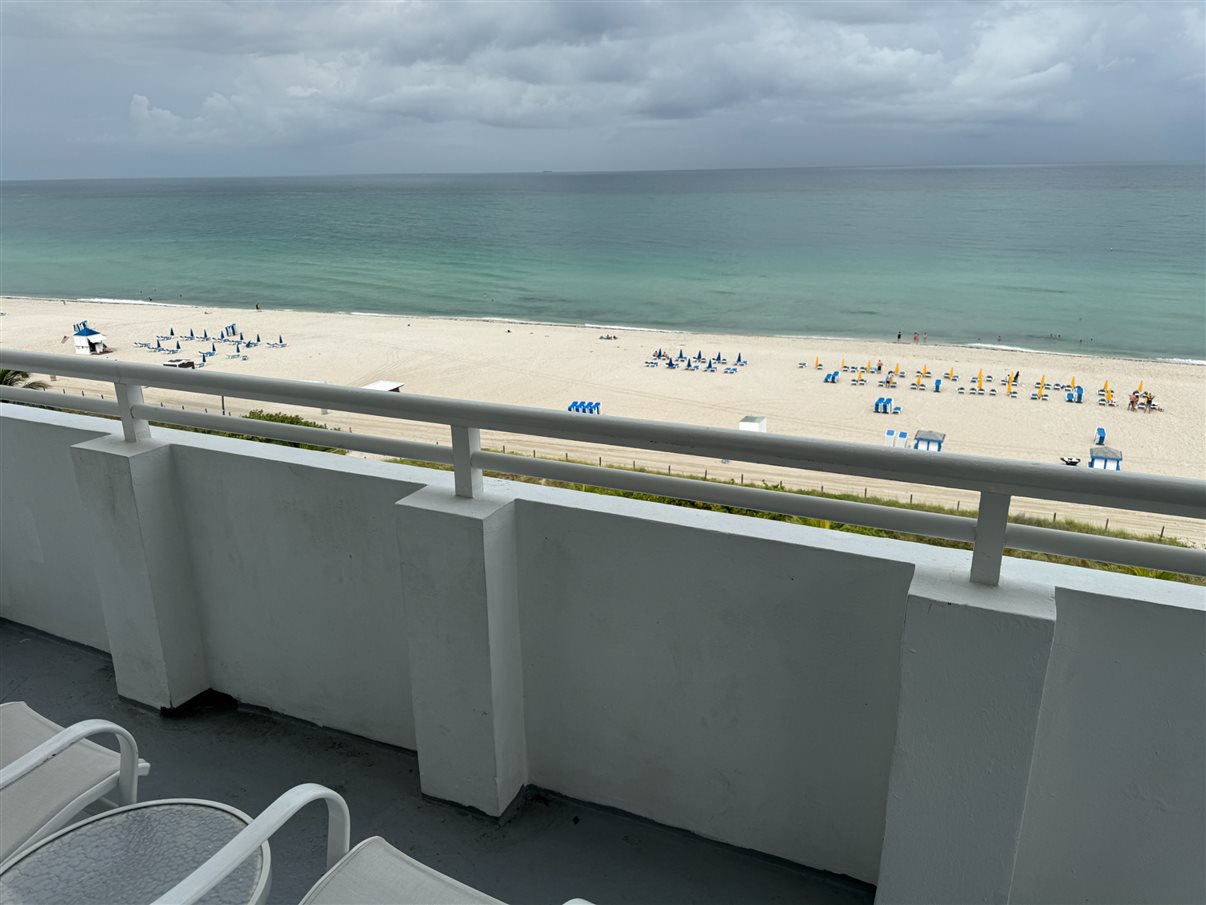Piscina do Best Western Atlantic Beach Resort