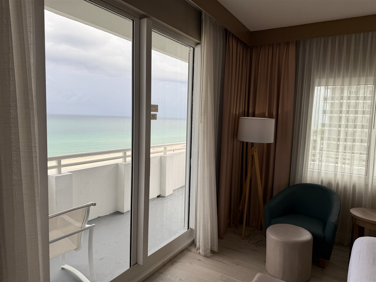 Piscina do Best Western Atlantic Beach Resort