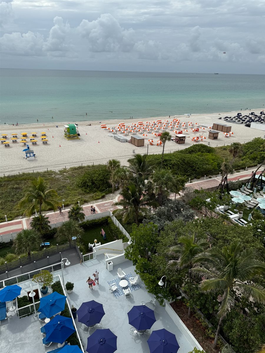 Piscina do Best Western Atlantic Beach Resort