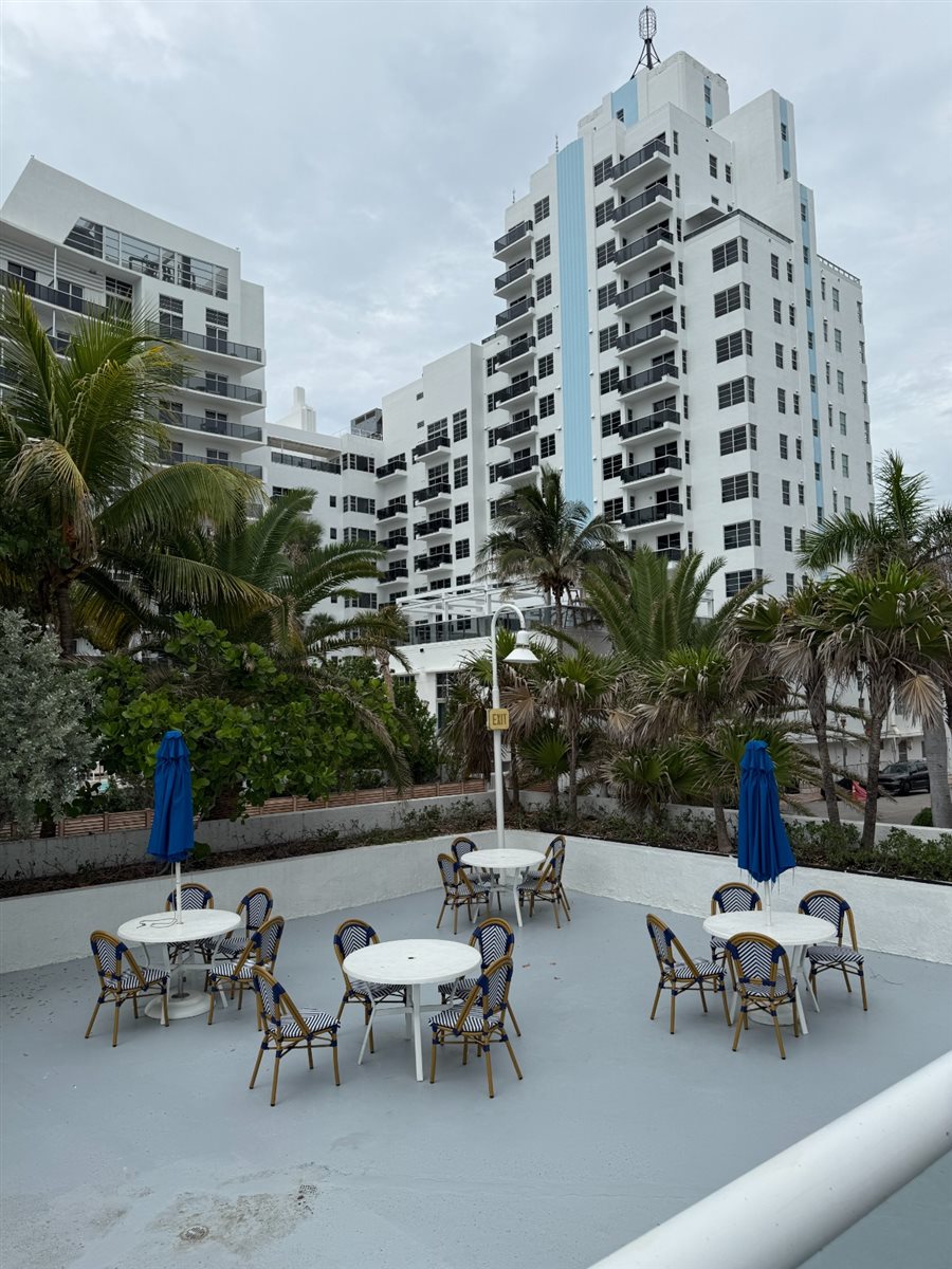 Piscina do Best Western Atlantic Beach Resort