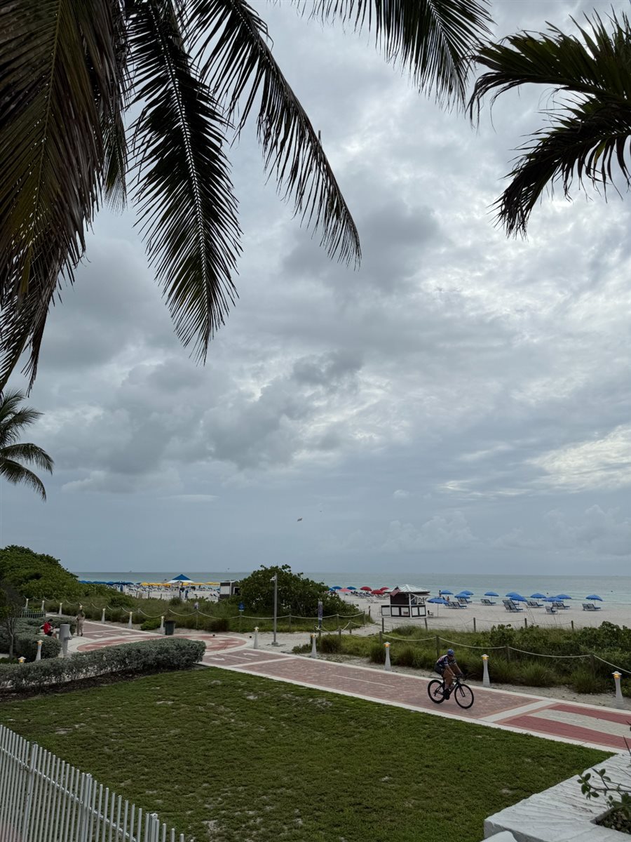 Piscina do Best Western Atlantic Beach Resort