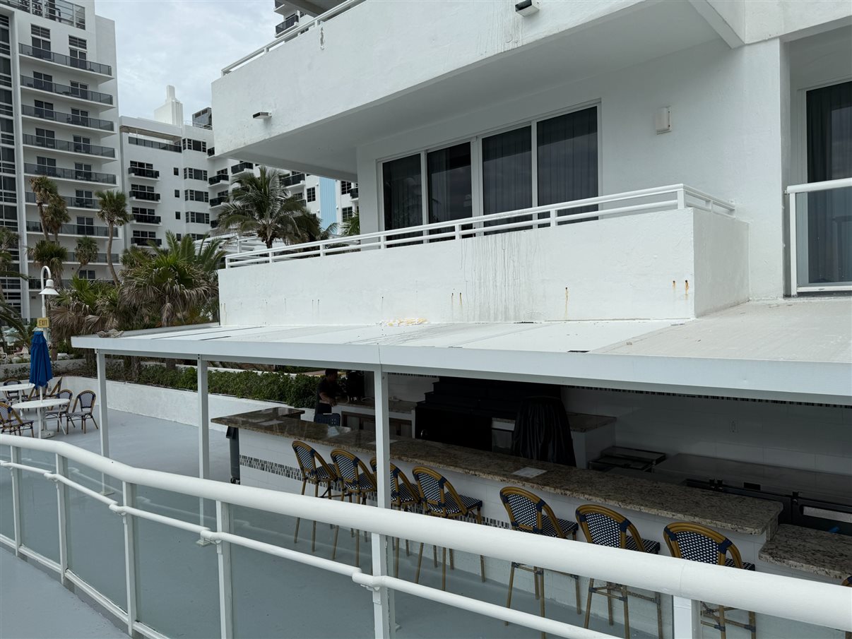 Piscina do Best Western Atlantic Beach Resort