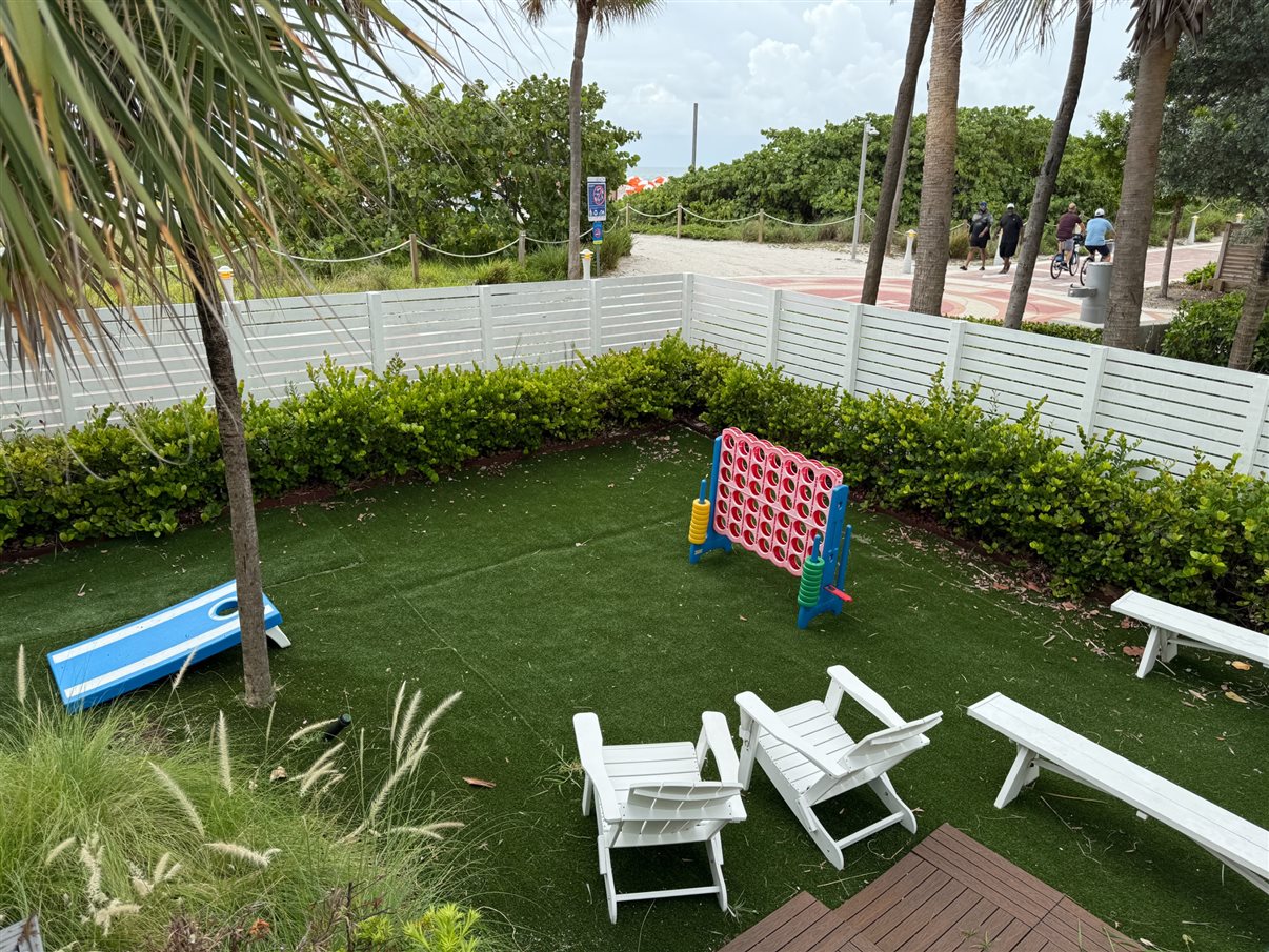 Piscina do Best Western Atlantic Beach Resort