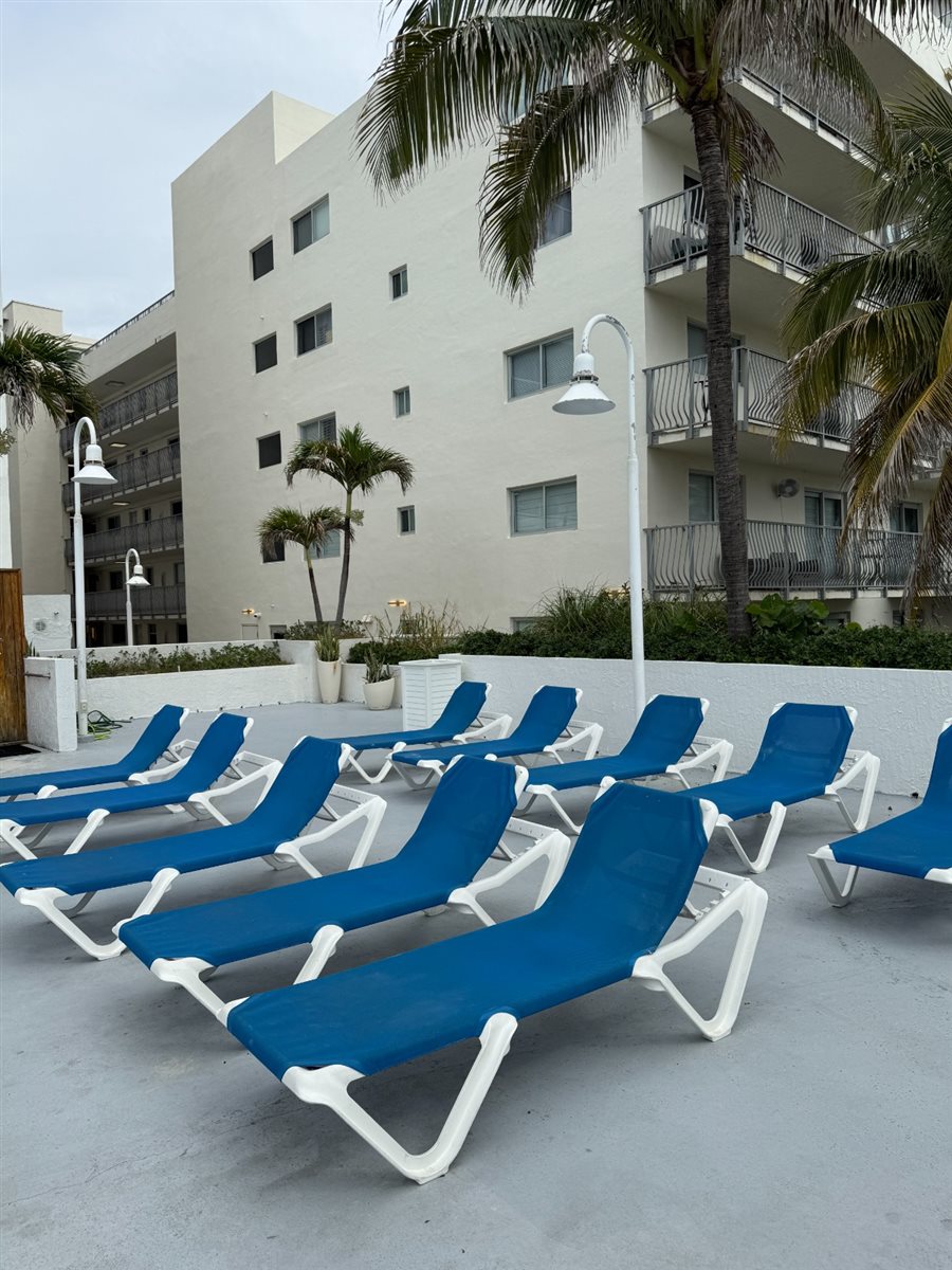 Piscina do Best Western Atlantic Beach Resort