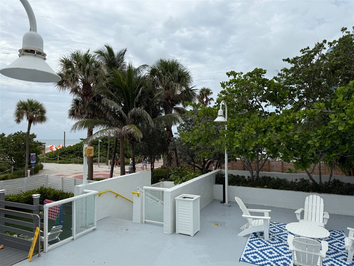 Piscina do Best Western Atlantic Beach Resort