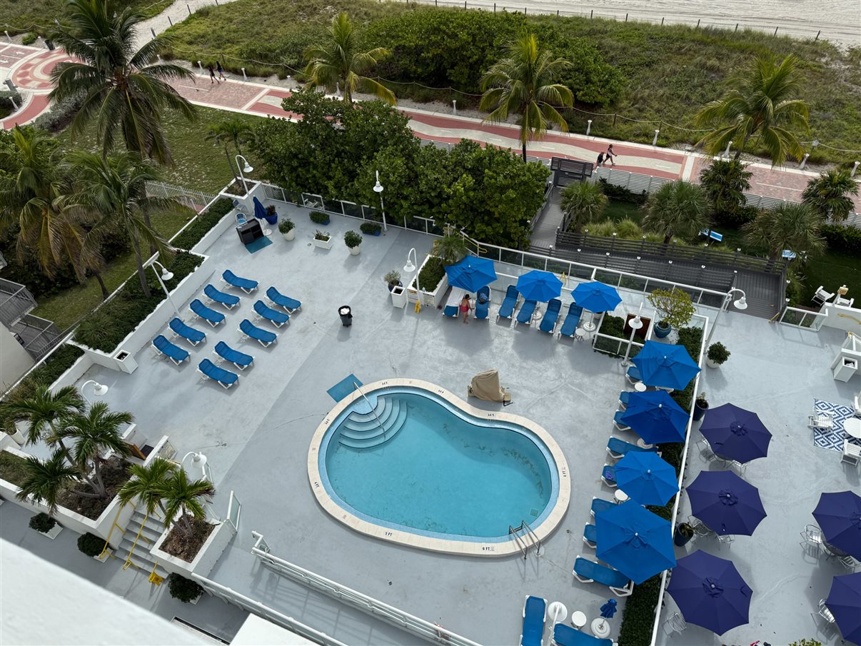 Piscina do Best Western Atlantic Beach Resort