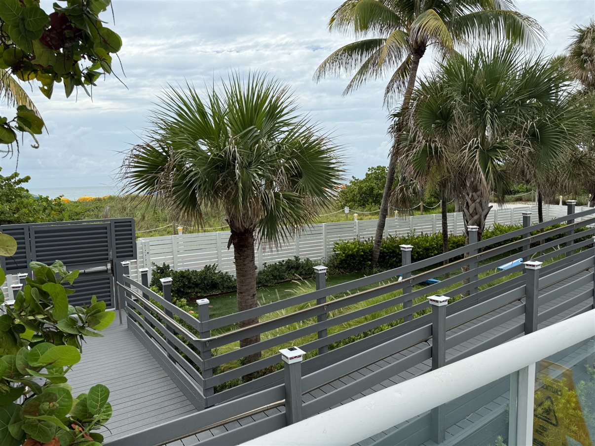 Piscina do Best Western Atlantic Beach Resort