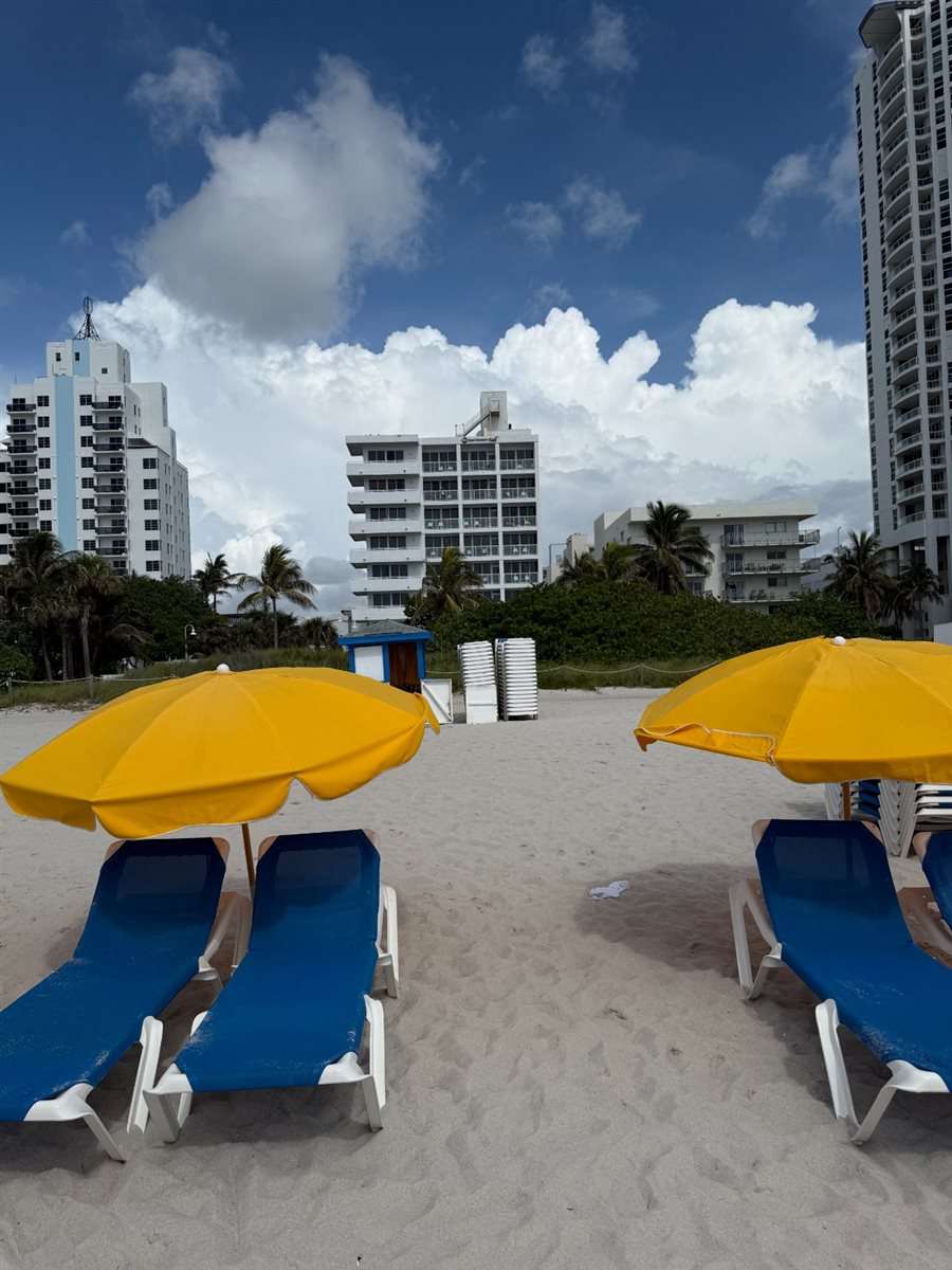 Piscina do Best Western Atlantic Beach Resort