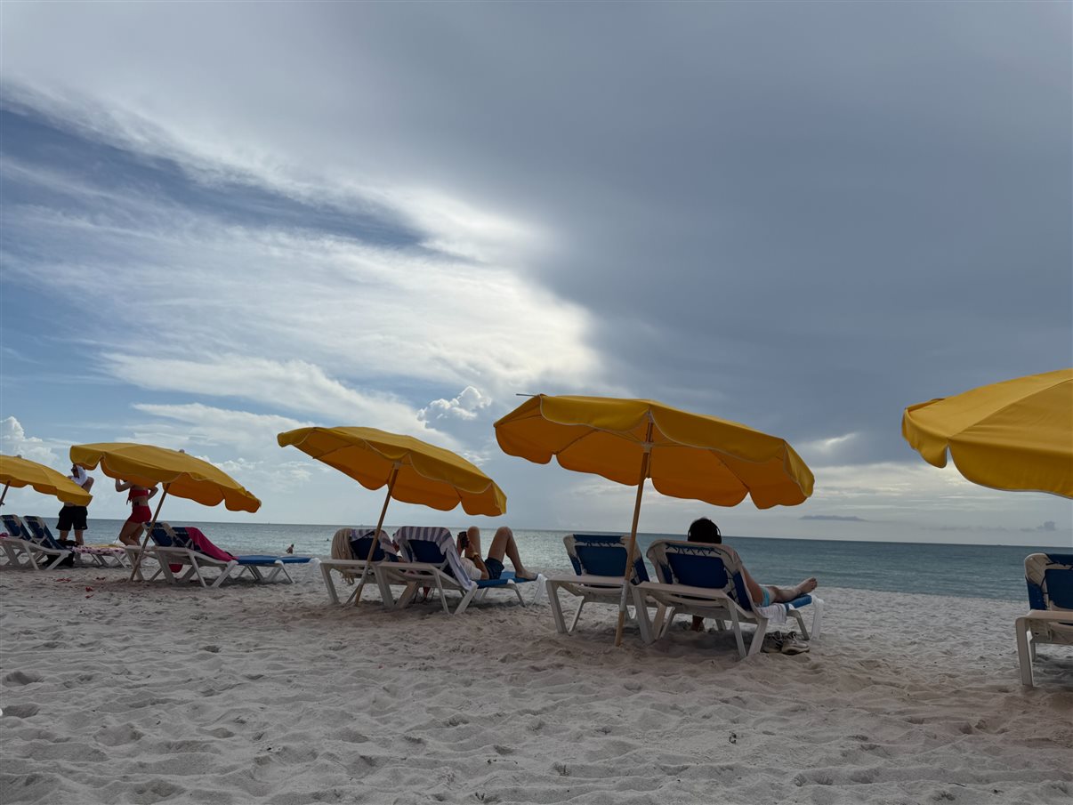 Piscina do Best Western Atlantic Beach Resort