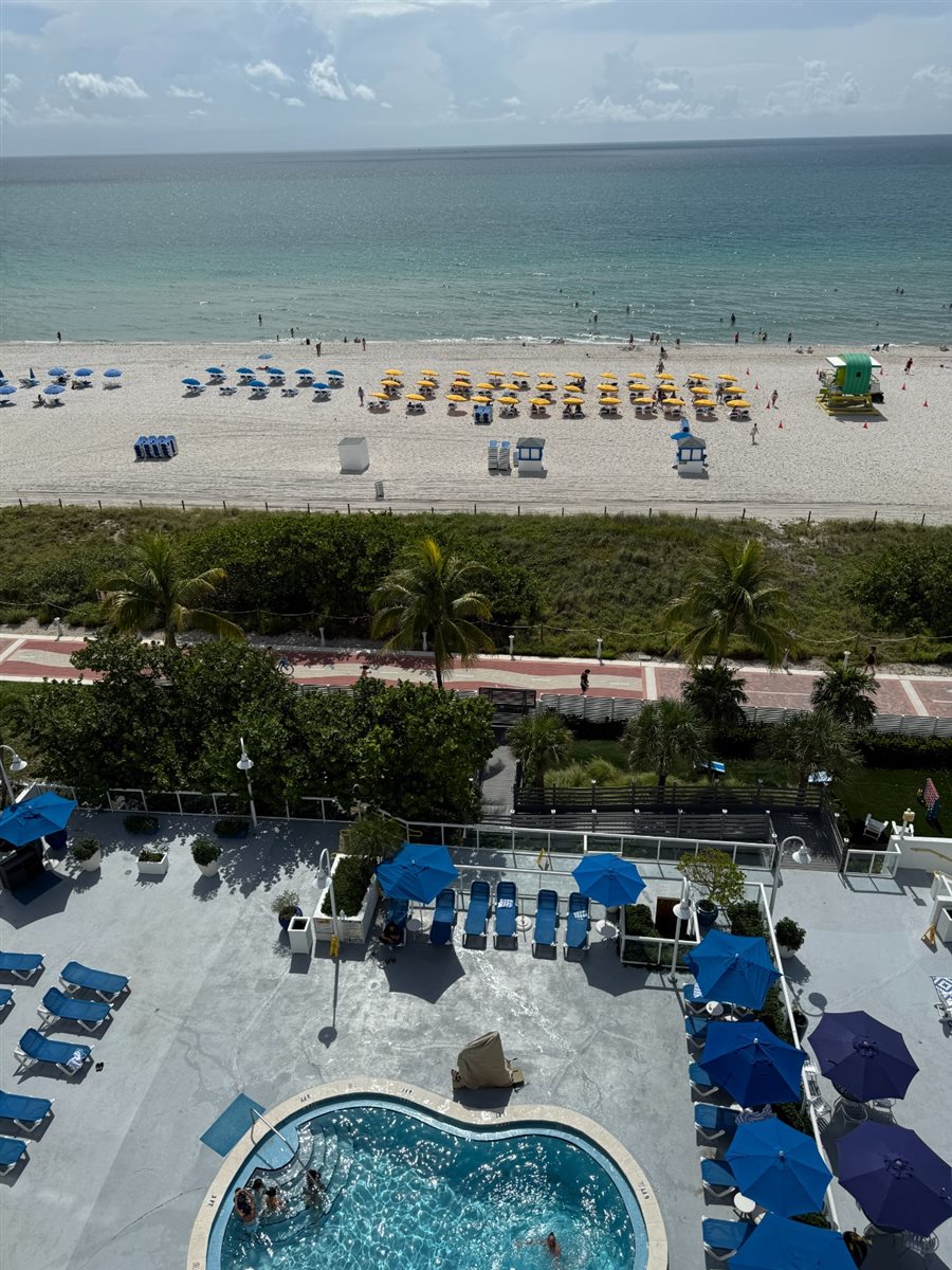 Piscina do Best Western Atlantic Beach Resort