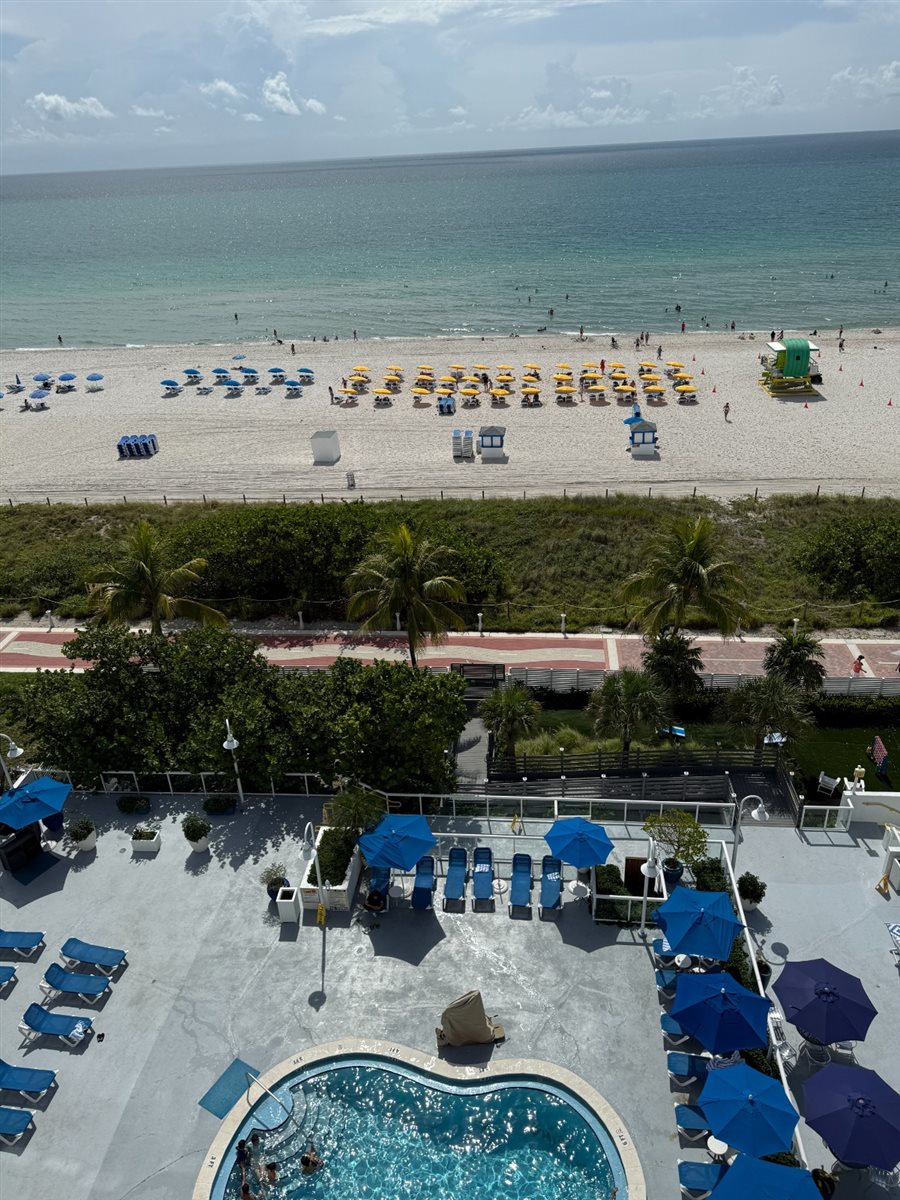 Piscina do Best Western Atlantic Beach Resort