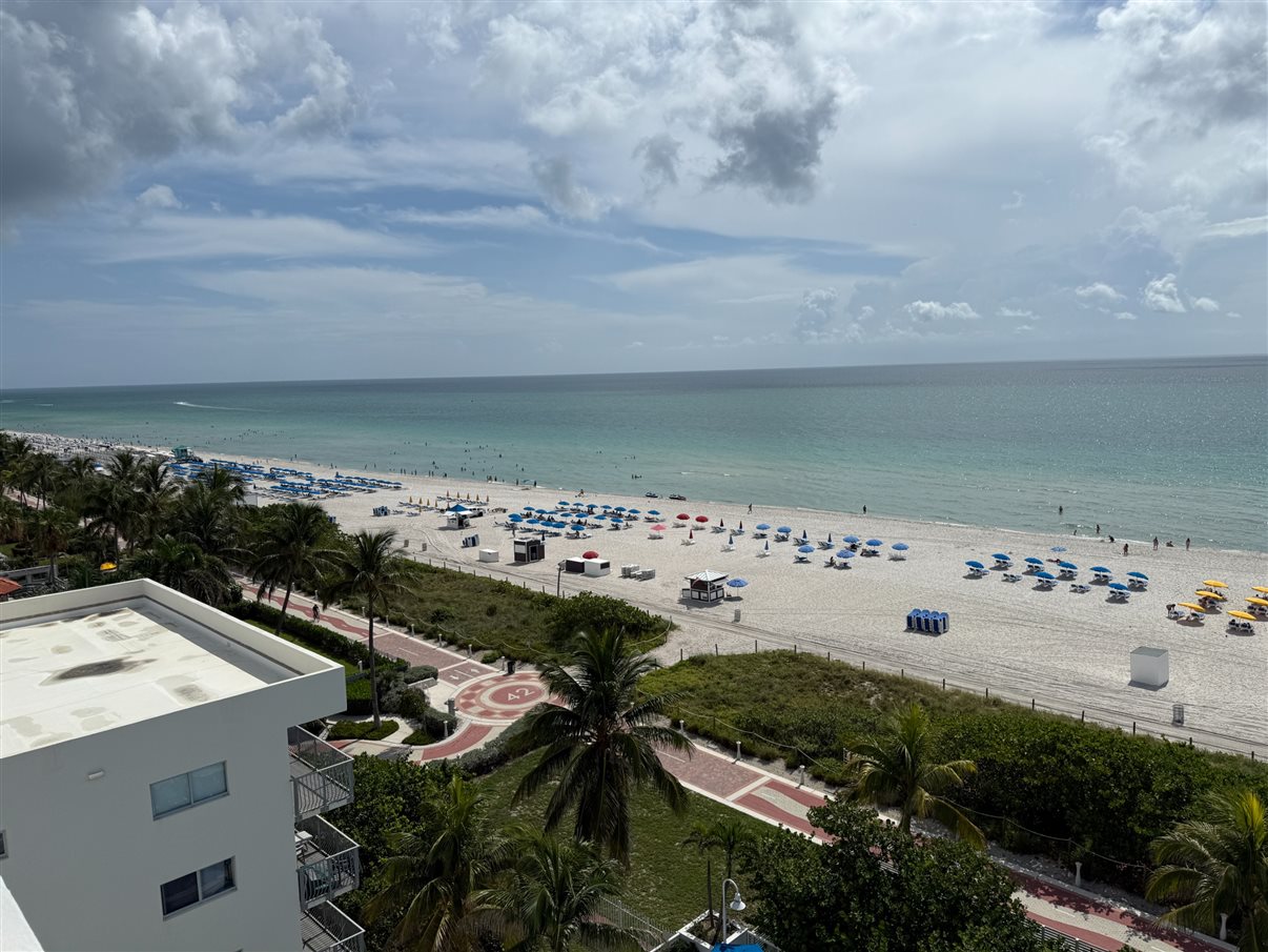 Piscina do Best Western Atlantic Beach Resort