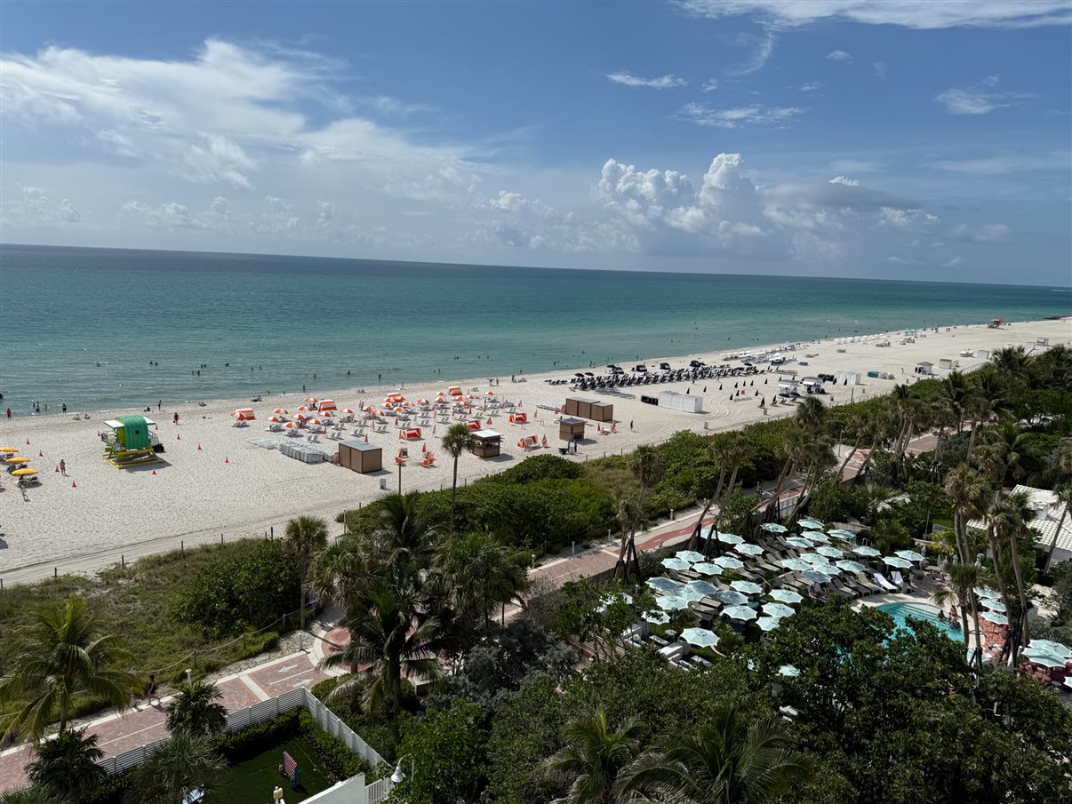 Piscina do Best Western Atlantic Beach Resort
