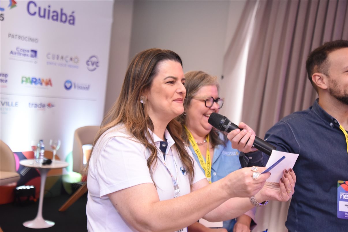 Gabriel Rego, da Europ Assistance, prepara as malas que foram sorteadas pela empresa para agentes participantes do evento