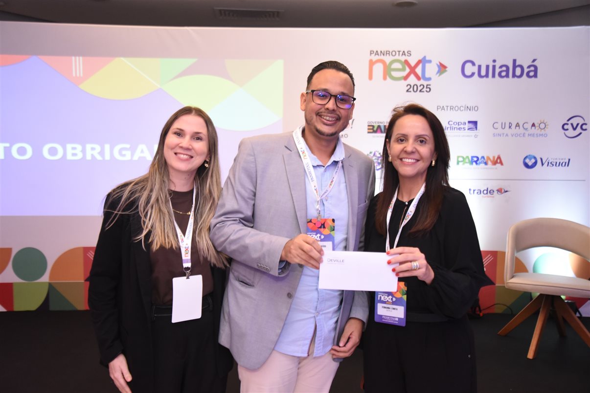Gabriel Rego, da Europ Assistance, prepara as malas que foram sorteadas pela empresa para agentes participantes do evento