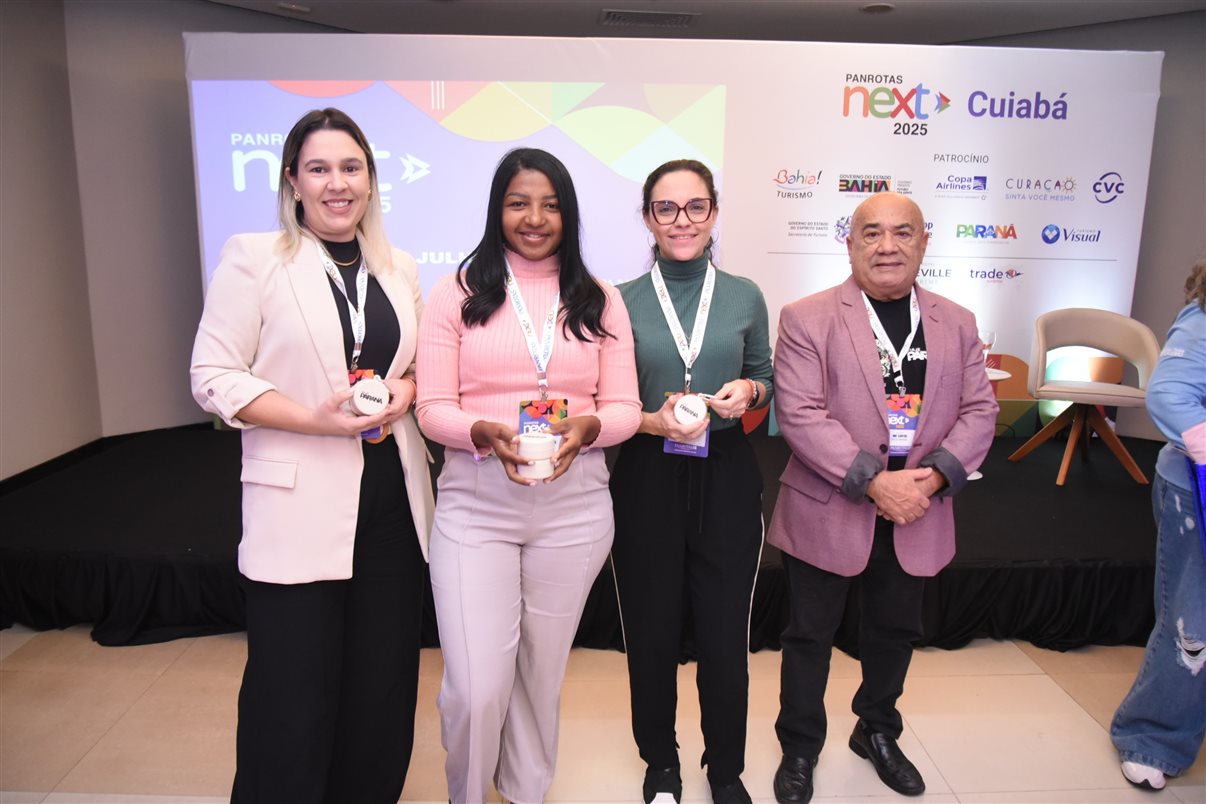 Gabriel Rego, da Europ Assistance, prepara as malas que foram sorteadas pela empresa para agentes participantes do evento