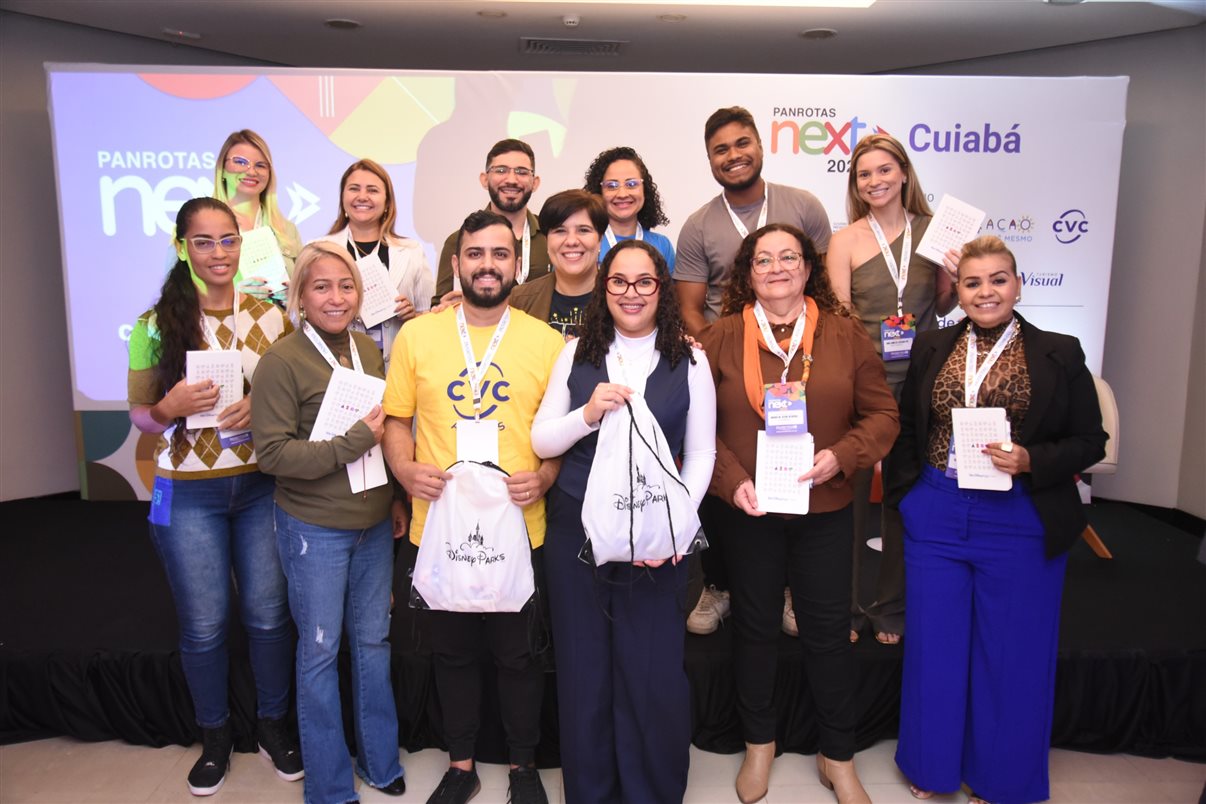 Gabriel Rego, da Europ Assistance, prepara as malas que foram sorteadas pela empresa para agentes participantes do evento
