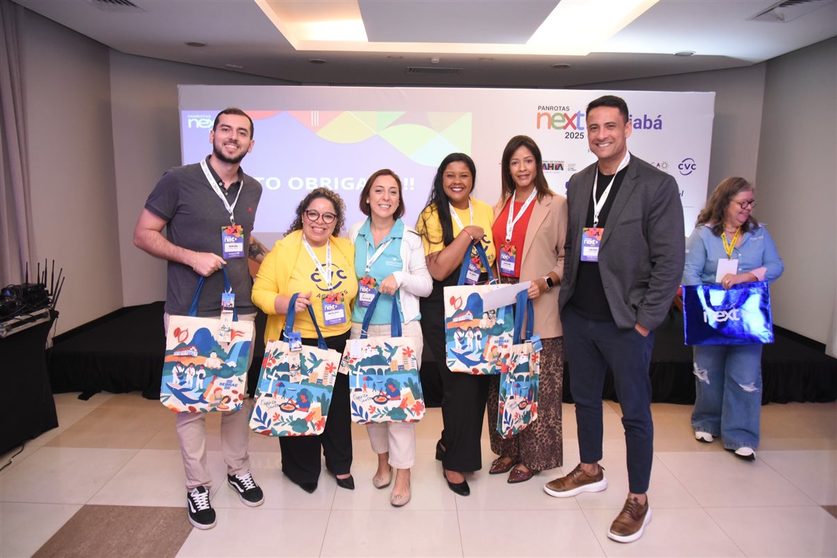 Gabriel Rego, da Europ Assistance, prepara as malas que foram sorteadas pela empresa para agentes participantes do evento
