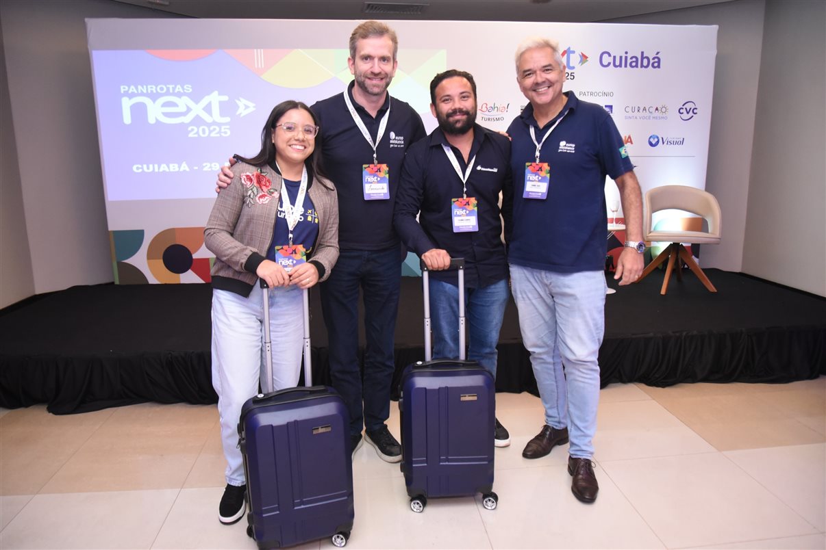 Gabriel Rego, da Europ Assistance, prepara as malas que foram sorteadas pela empresa para agentes participantes do evento