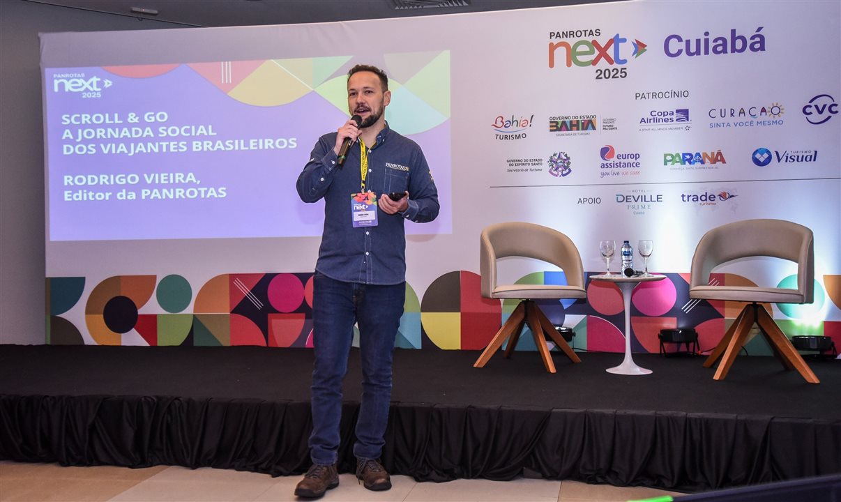 Rodrigo Vieira, editor da PANROTAS, apresentou a palestra Scroll & Go – A Jornada Social dos Viajantes Brasileiros